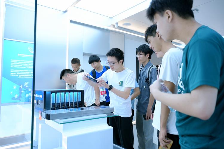 电子科技大学集成电路科学与工程学院生产实习开班仪式成功举行